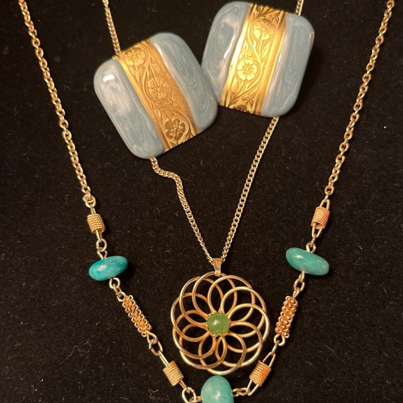 Vintage Gold Tone & Green Stones Necklaces And Enamel Earrings Set - Picture 7 of 10